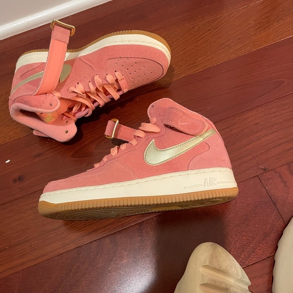 Nike - Picture 2 of 3